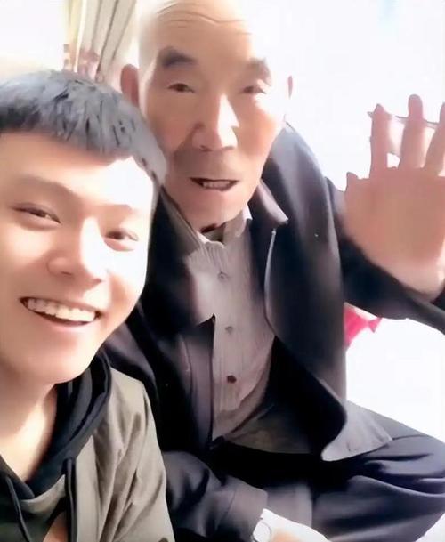 王晨正爷爷北京旅行,王晨正爷爷北京旅行视频