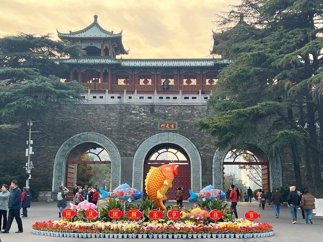 南京玄武湖是谁的后花园,南京玄武湖以前是干什么的