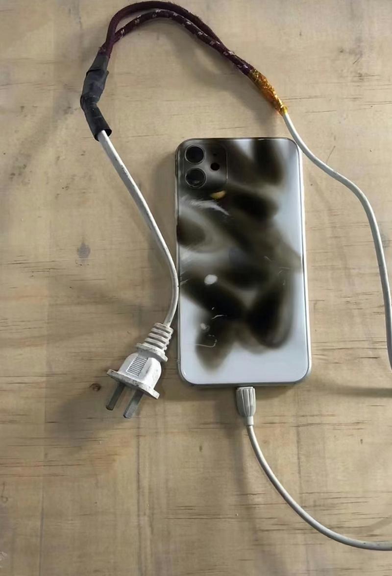 一边充电一边玩电脑手机会爆炸吗,一边充电一边玩电脑手机会爆炸吗视频