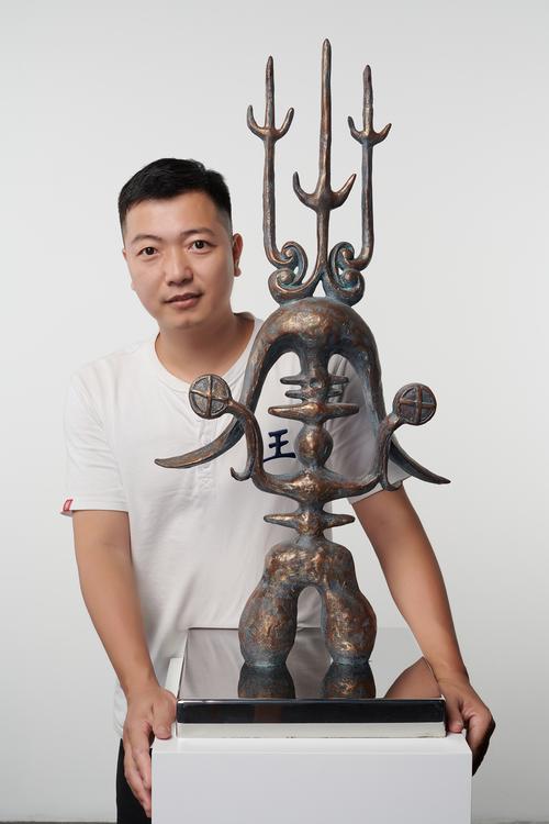 “鹰派人物”是代表哪个生肖