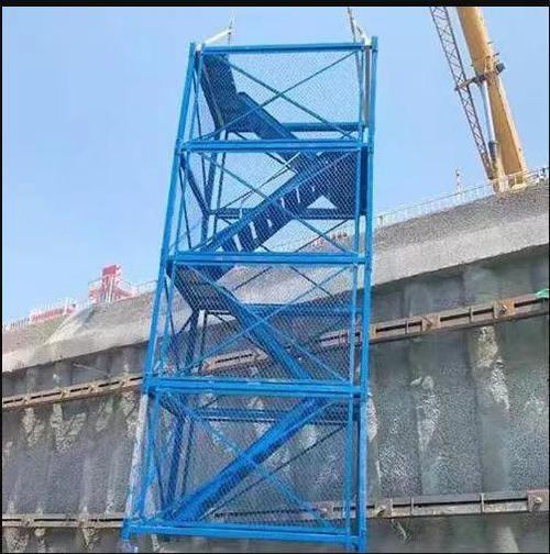 爬梯防攀爬装置图片:爬梯防护笼怎么做最快