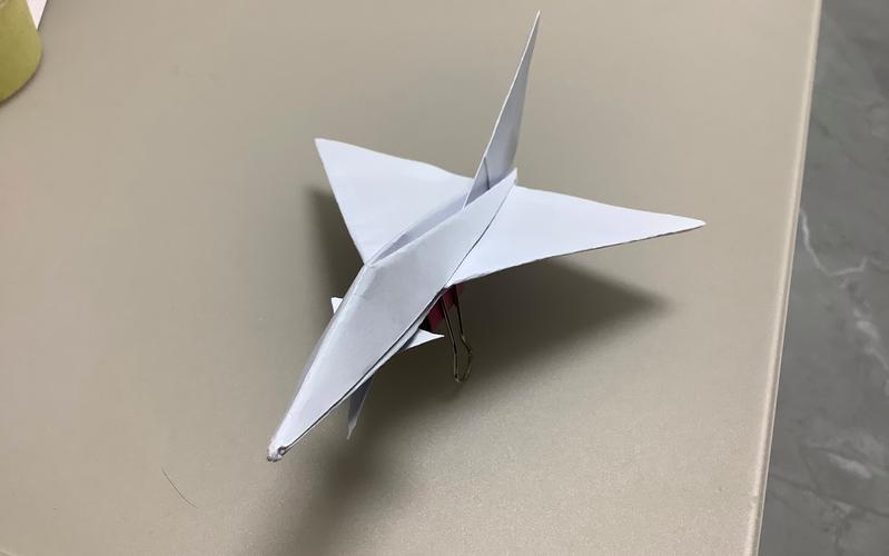纸飞机支持手机播放视频吗？探索传统玩具与现代科技的结合